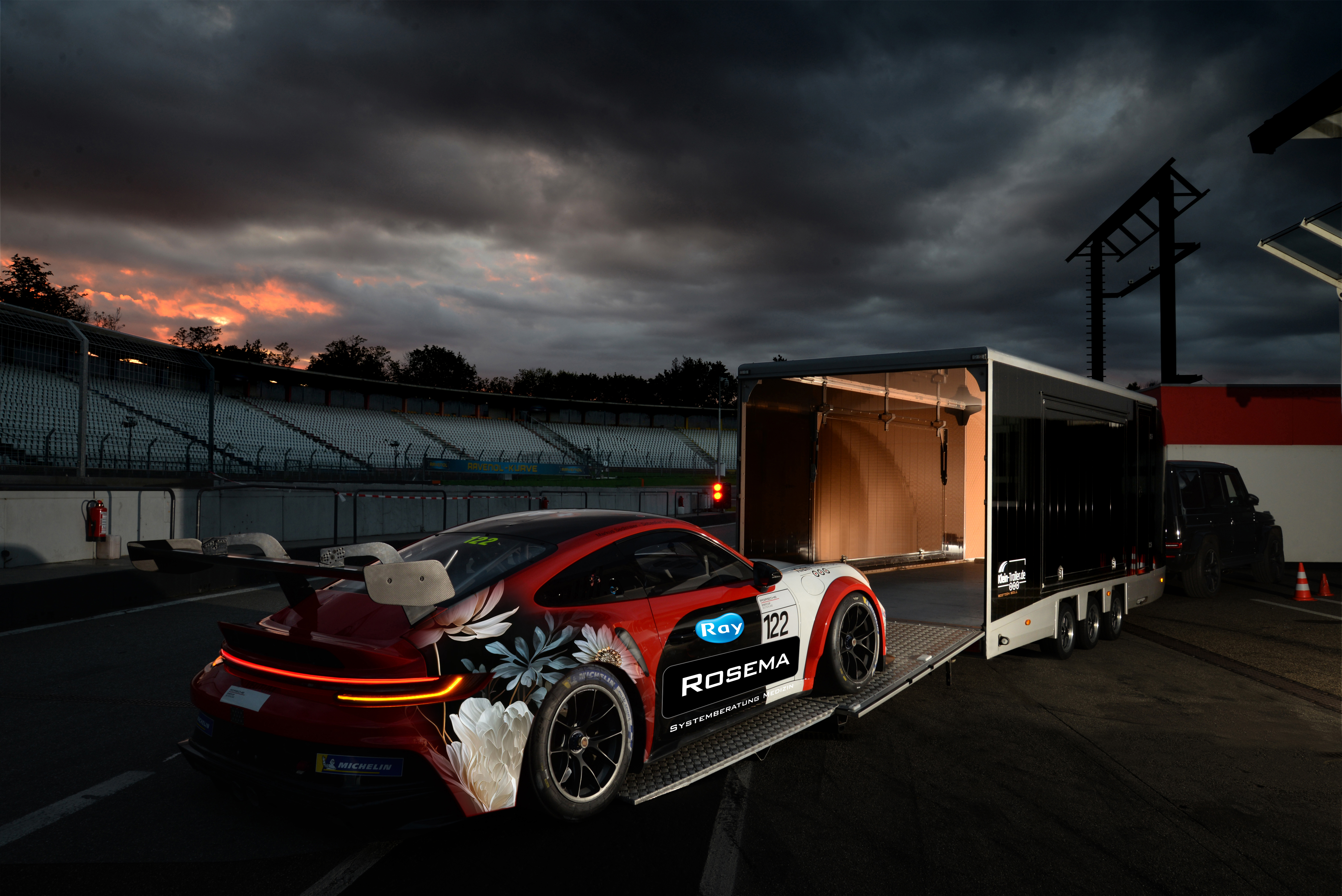ROSEMA Raycing Team — Porsche 911 GT3 Cup vor dem Transporter in der Boxengasse am Hockenheimring